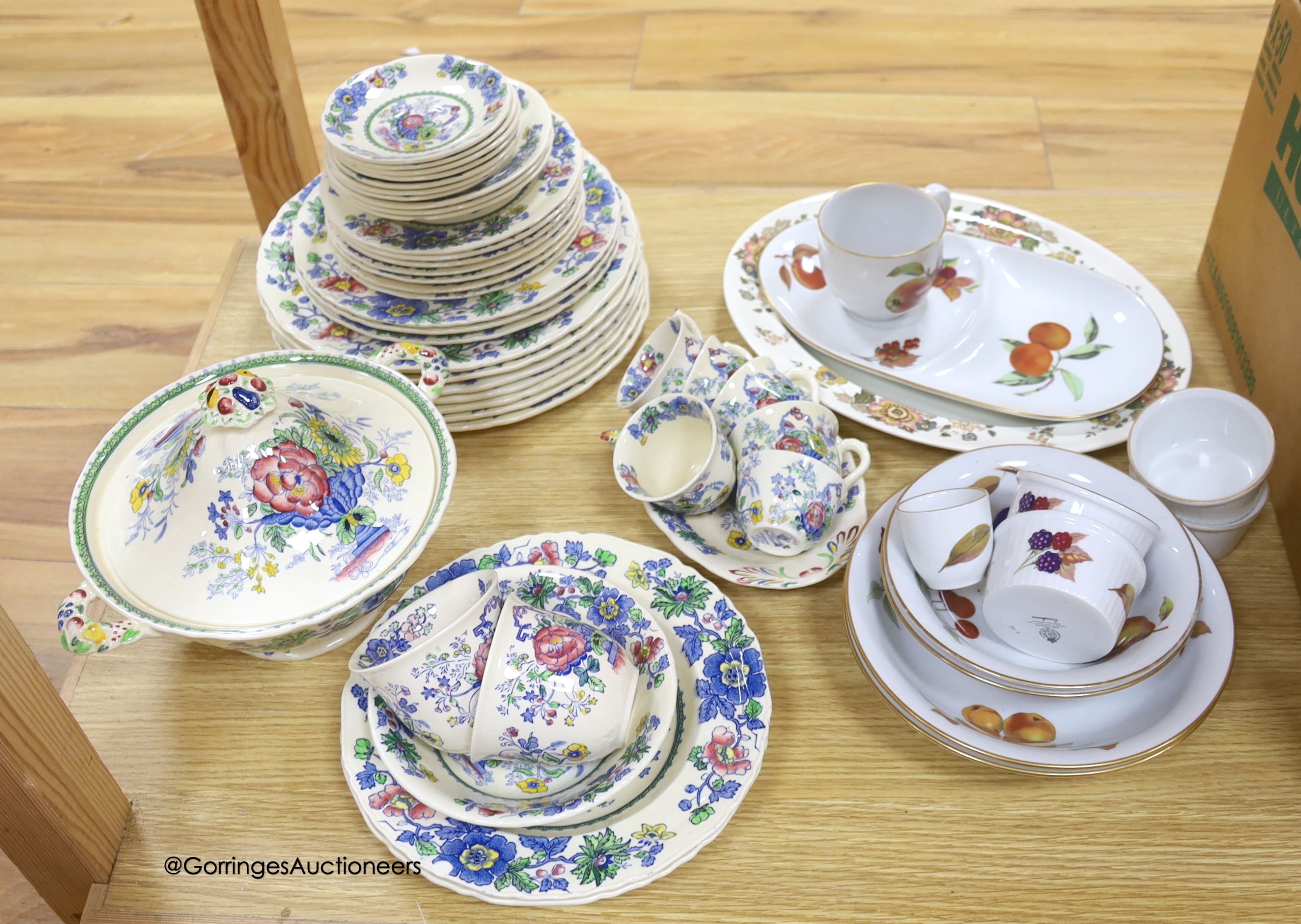 A Masons part dinner service and Worcester Evesham pieces